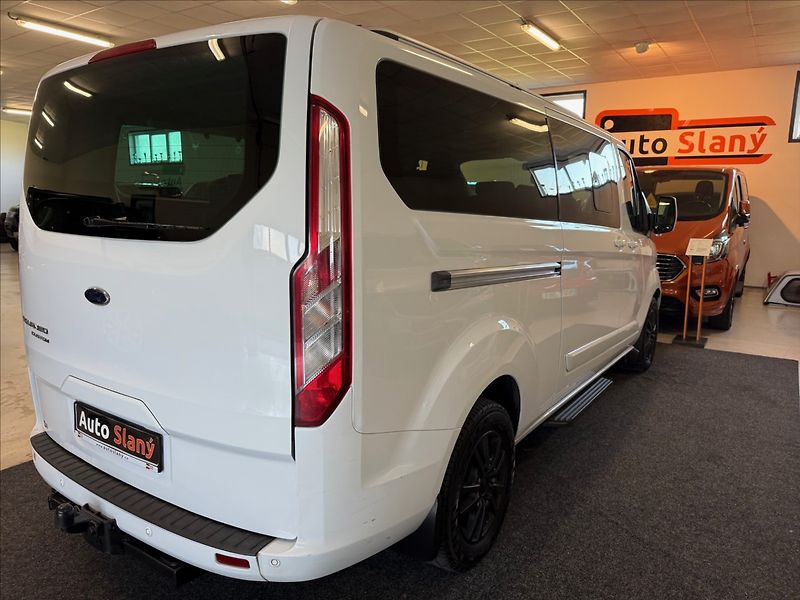 Ford Tourneo Custom 2,2 L2,Titanium, 92kW - fotka 6 z 26