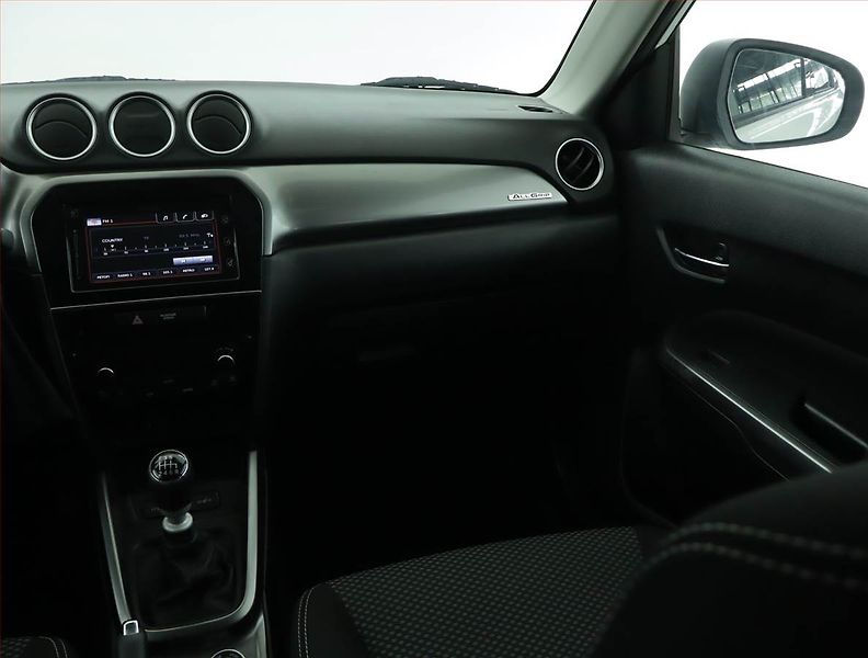 Suzuki Vitara (2020) 1.4 BoosterJet - fotka 8 z 14