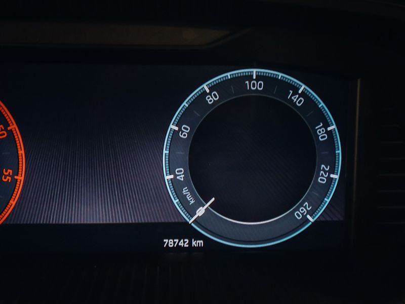 Škoda Octavia 2.0 TDI 110kW DSG Ambition - fotka 14 z 29