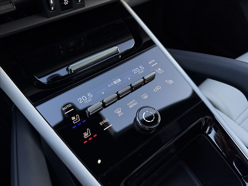 Porsche Cayenne E3 II Coupe Black Edition - fotka 19 z 37
