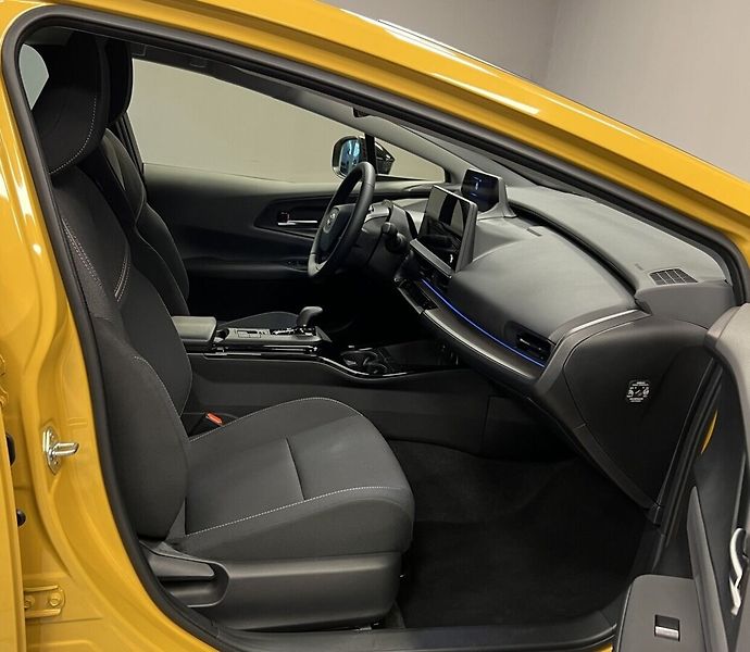 Toyota Prius 2.0 PHEV AT Comfort - fotka 9 z 16