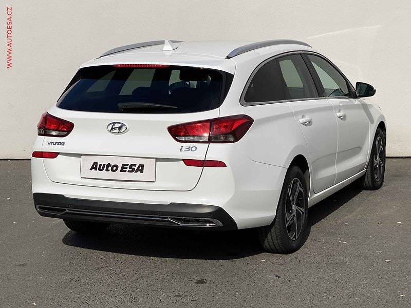 Hyundai i30 (2022) 1.6 CRDi, ČR, AT, LED - fotka 4 z 18