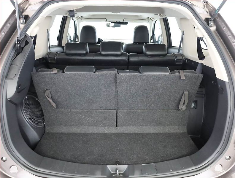 Mitsubishi Outlander (2017) 2.2 DI-D, 4X4, Automat - fotka 19 z 21