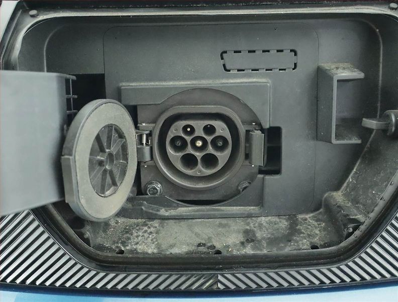Dacia Spring (2023) Electric 65 (27 kWh), SoH 93% - fotka 17 z 18