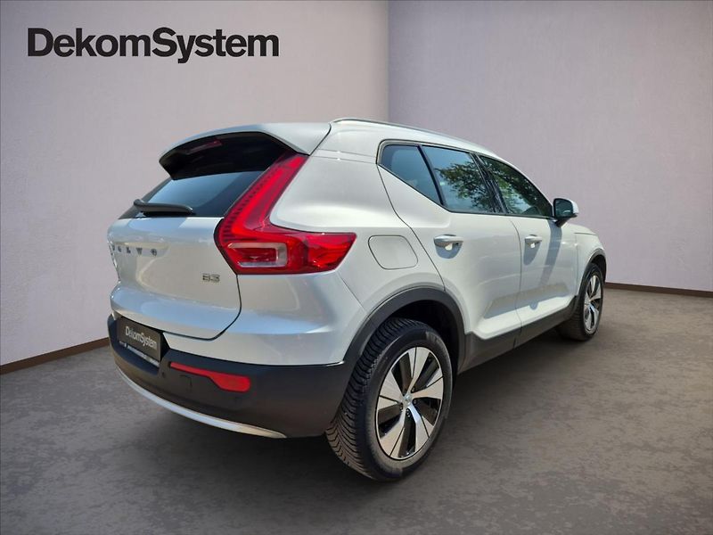 Volvo XC40 2,0 B3 Core - fotka 3 z 18