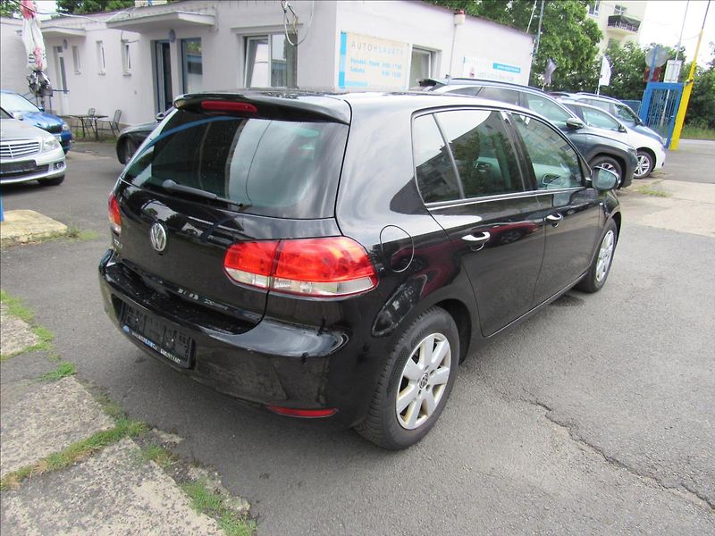 Volkswagen Golf 1,2 TSI 63kW Trendline - fotka 6 z 33