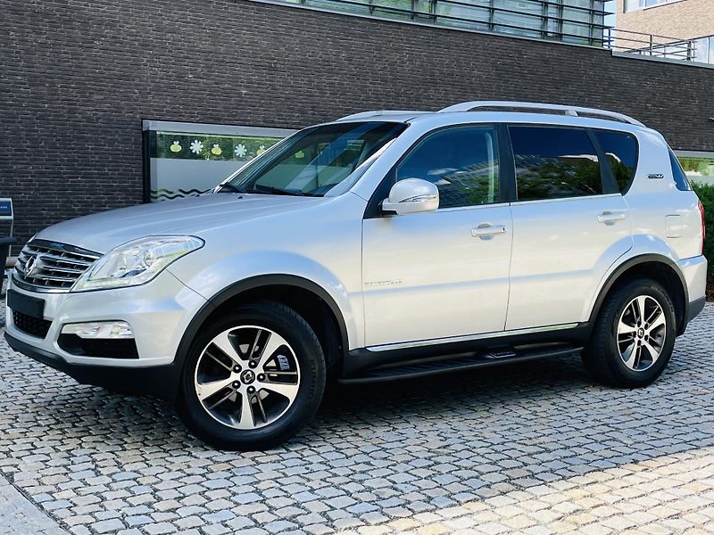 SsangYong Rexton 2.0TD 4x4 AUT KAM 7MÍST TAŽNÉ - fotka 2 z 48