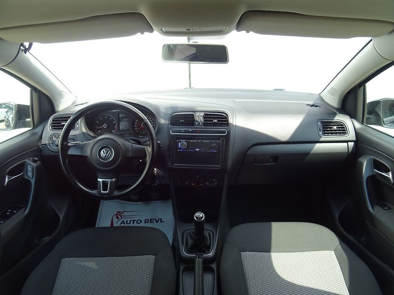 Volkswagen Polo (2011) 1.4i,63kW,s.kniha,klima,ALU - fotka 15 z 23