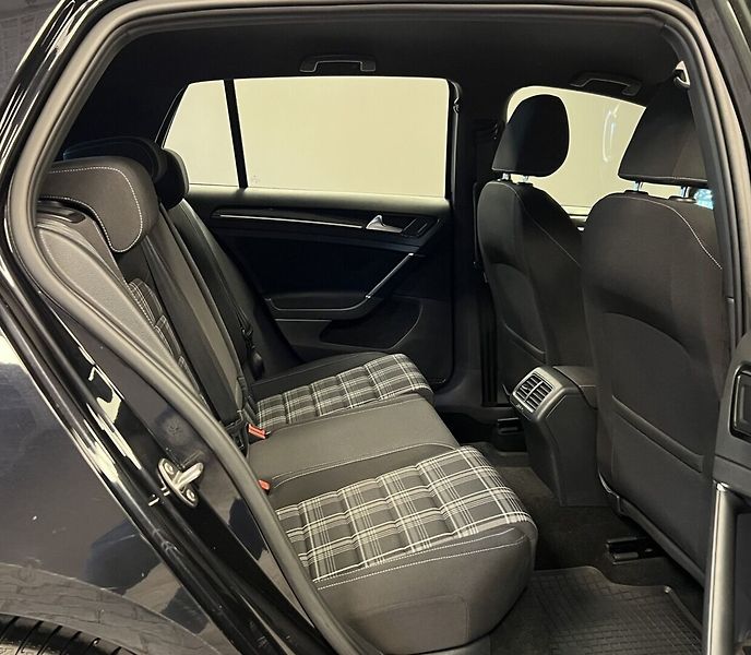 Volkswagen Golf 2.0 TDI DSG GTD - fotka 11 z 15