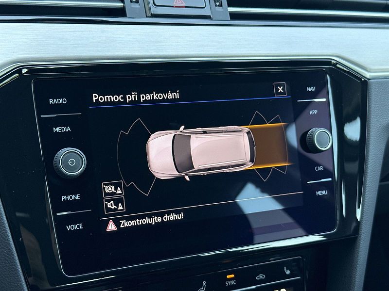 Volkswagen Passat (2021) Variant 1.5 TSI DSG Elegance - fotka 12 z 30