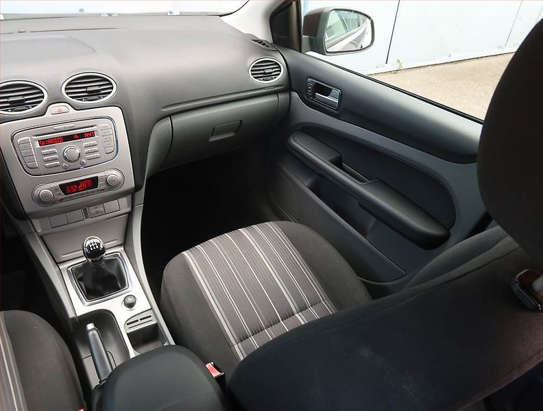 Ford Focus (2009) 1.6 16V, Serv.kniha, nová STK - fotka 8 z 16