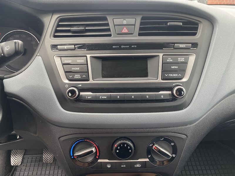 Hyundai i20 1.2i SELECT,NAJ.76TIS.KM!! - fotka 17 z 32