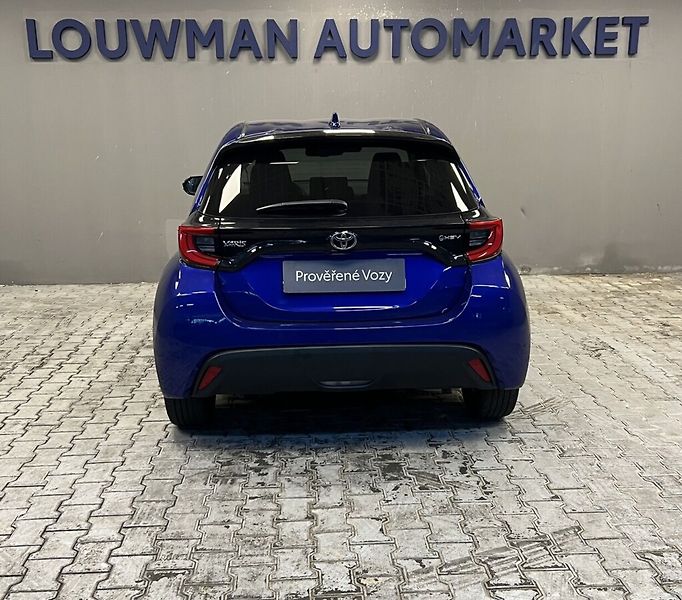 Toyota Yaris 1.5 Hybrid AT STYLE - fotka 14 z 16