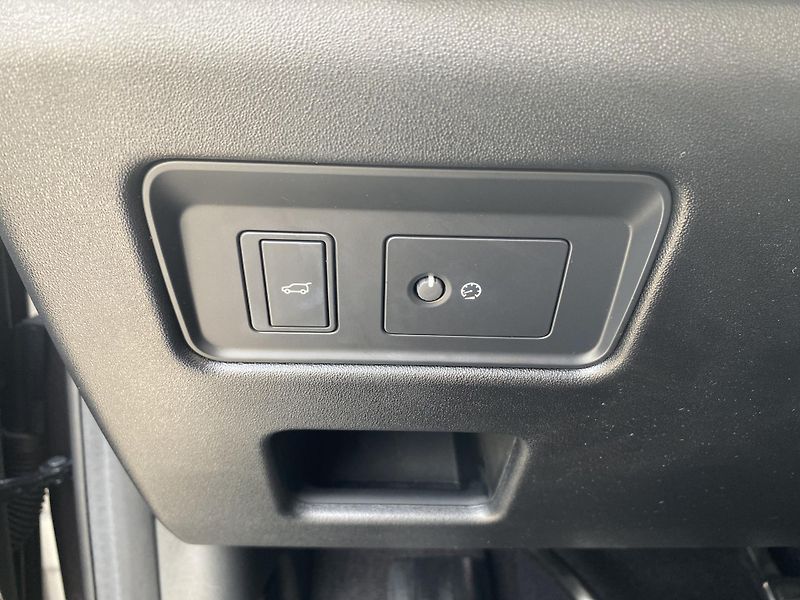 Land Rover Discovery D 300 AWD Dynamic - fotka 23 z 28