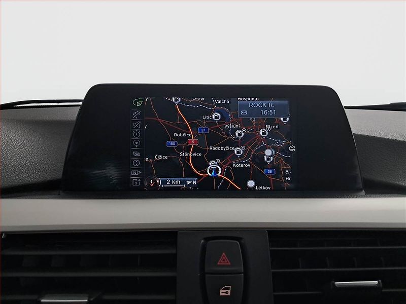 BMW Řada 3 (2015) 318 d, Navi, Park. senzory - fotka 13 z 21