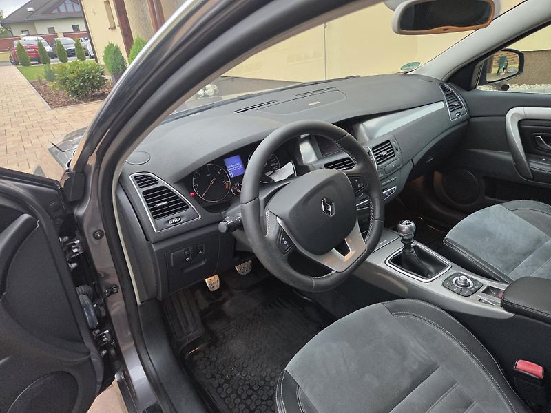Renault Laguna 2.0dCi GT 131kW BOSE*4CONTROL* - fotka 19 z 38