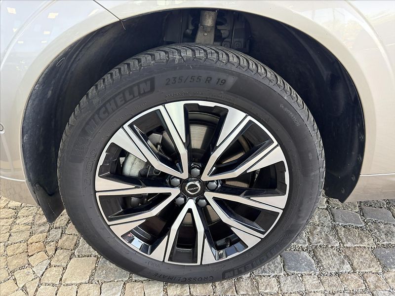 Volvo XC60 2,0   B4 AWD Dark PLUS - fotka 30 z 32