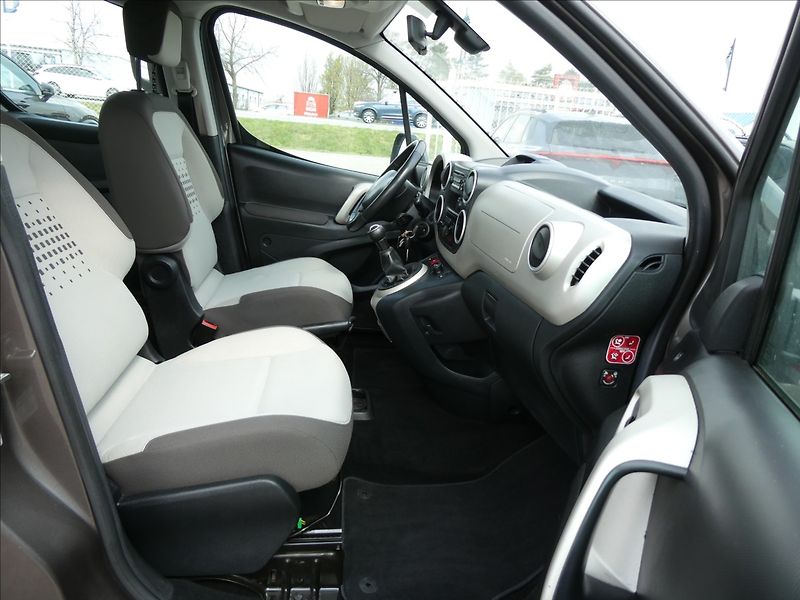 Citroën Berlingo 1,6 HDi 73kW MULTISPACE, závěs - fotka 22 z 37