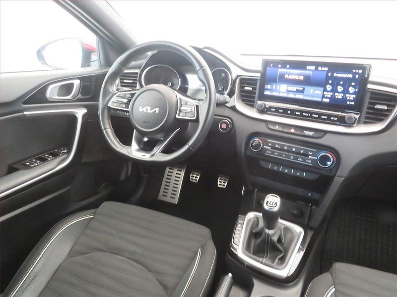 Kia Ceed (2022) GT Line 1.5 T-GDI, Serv.kniha - fotka 7 z 17