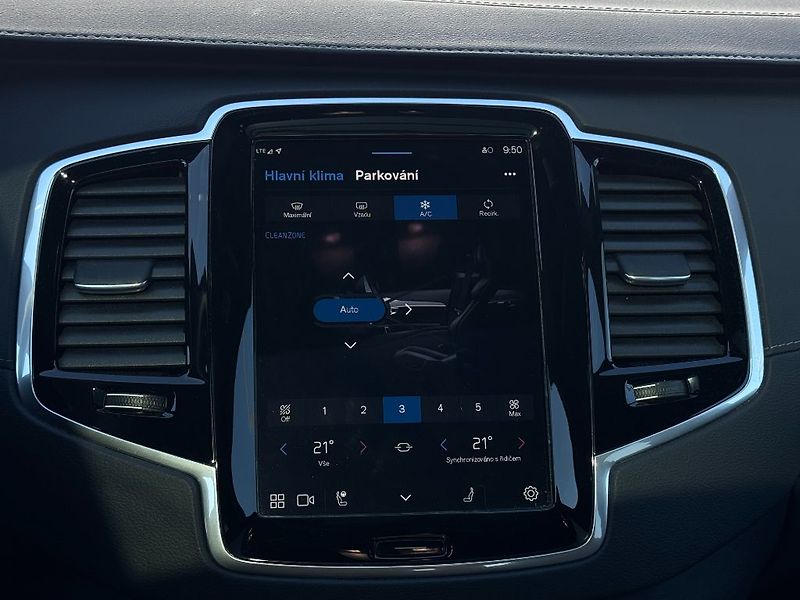 Volvo XC90 Plus Bright B5 AWD 173kW - fotka 16 z 31