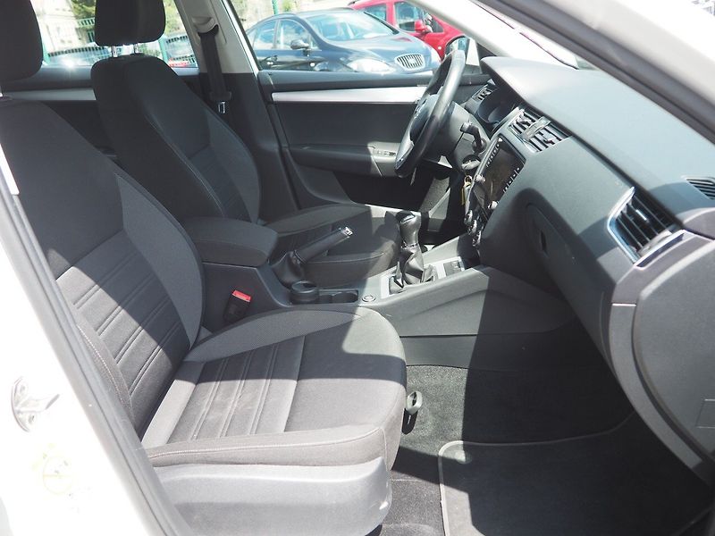 Škoda Octavia (2017) 1.6 TDI Ambiente, Navi - fotka 19 z 35