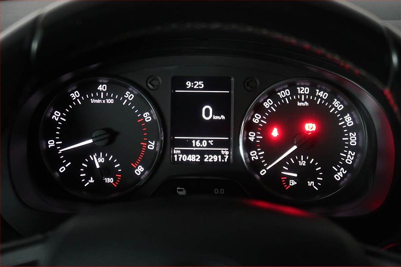 Škoda Rapid (2015) Spaceback 1.2 TSI - fotka 11 z 16