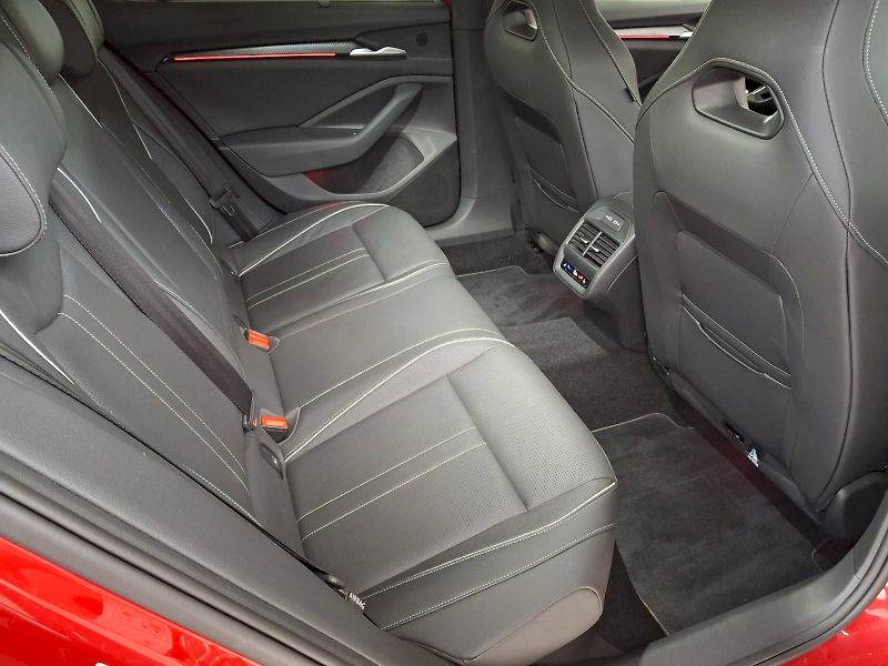 Škoda Superb (2025) iV SportLine DSG 1,5TSi 150kW - fotka 15 z 35