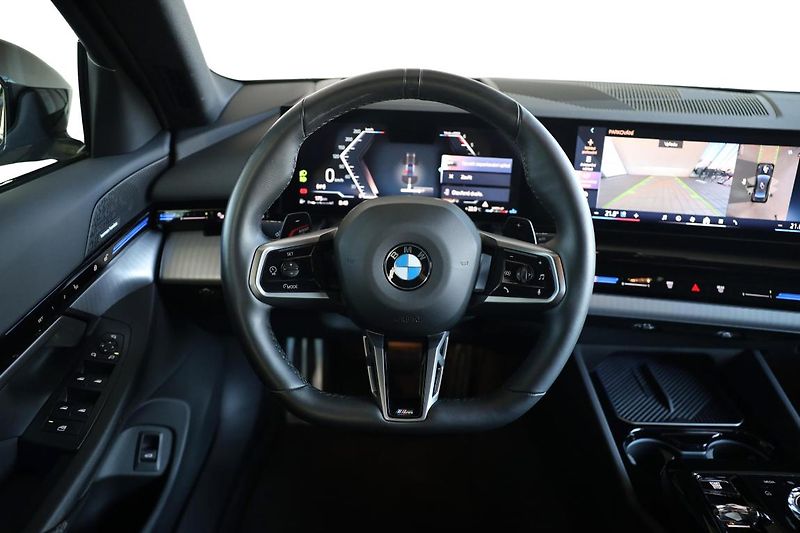 BMW Řada 5 520d xDrive - fotka 27 z 32