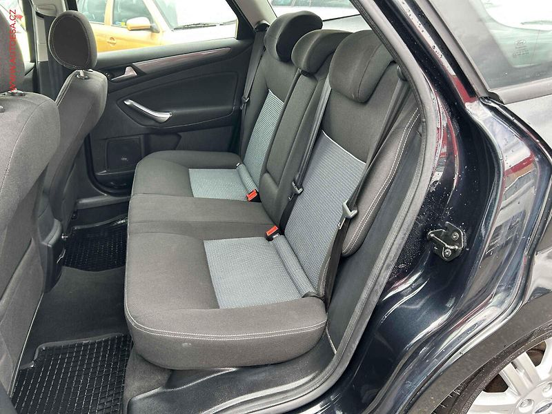 Ford Mondeo (2011) 2.0 TDCi, Klima - fotka 10 z 17