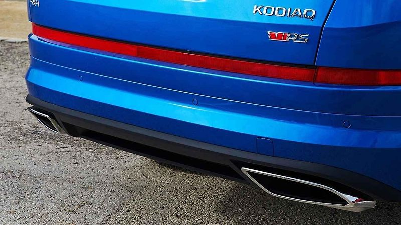 Vybírání vozu v showroomu Škoda Plus