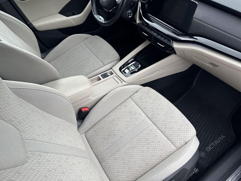 Škoda Octavia (2020) Combi 2.0 TDI DSG Style+ - fotka 9 z 37