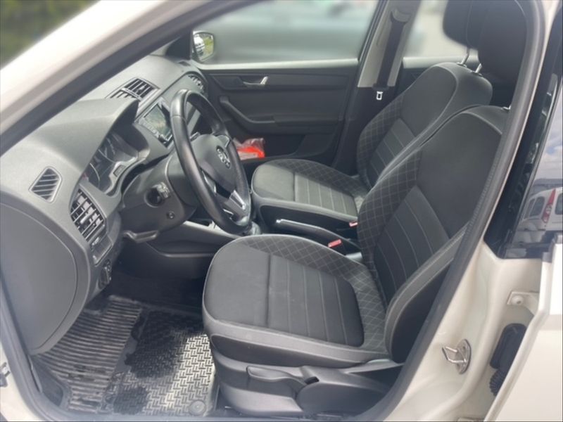 Škoda Fabia 1,0 TSI 81 Ambition - fotka 7 z 11