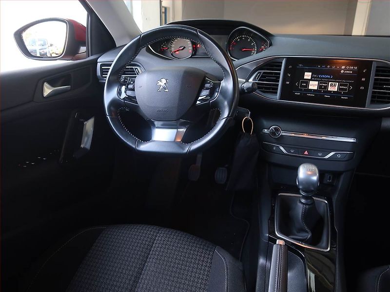 Peugeot 308 (2018) 1.2 PureTech, ČR,1.maj - fotka 7 z 16