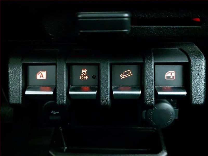 Suzuki Jimny (2024) 1.5 AllGrip - fotka 15 z 16