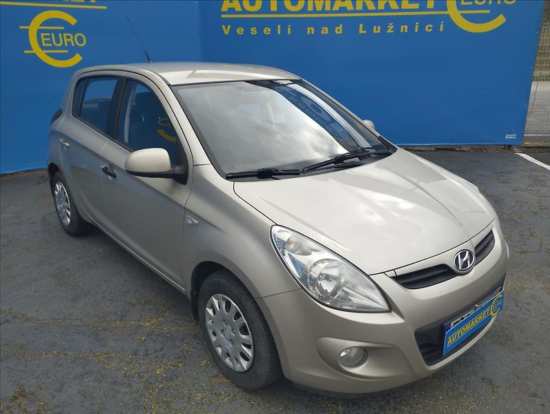 Hyundai i20 1,3 57 KW 1.MAjitelka ČR - fotka 3 z 15