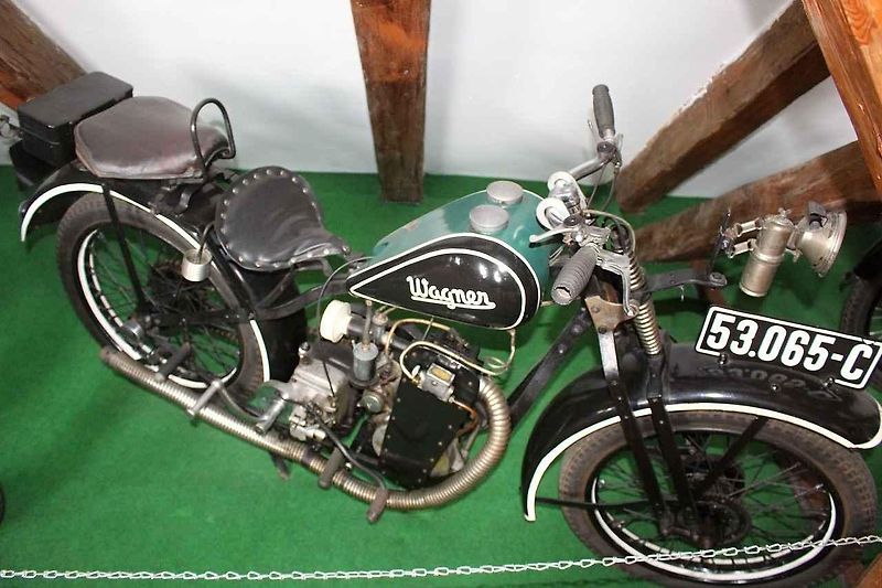 Firma JAC Jaroslava Cvacha z Horažďovic nabízela nejlevnější typ motocyklu v kubatuře 500.