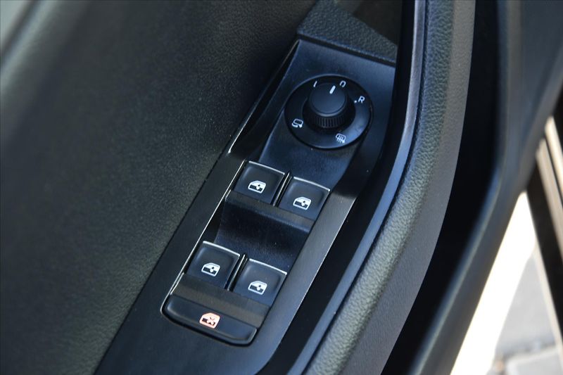 Škoda Superb 2.0TDi 140kW PANORAMA TAŽNÉ - fotka 25 z 27