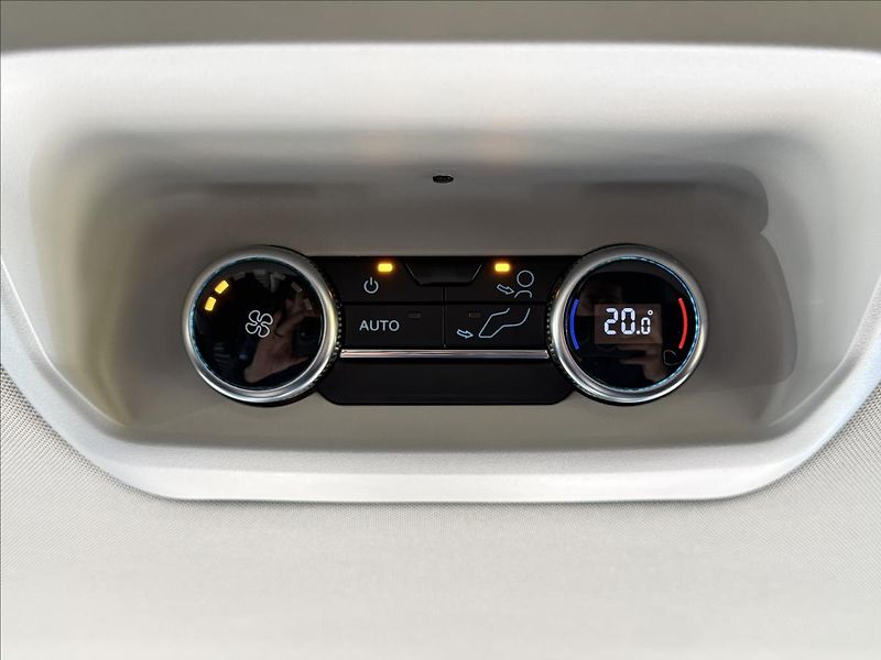 Ford Tourneo Custom 2,0 EcoBlue 125 kW Titanium L2 - fotka 19 z 32