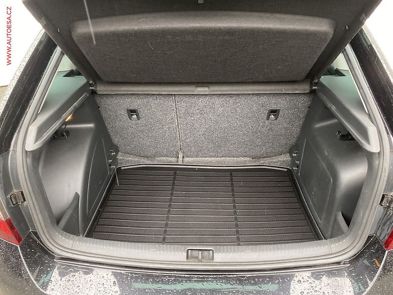 Škoda Rapid (2015) 1.6 TDi, Sport, xenon, panor - fotka 7 z 15