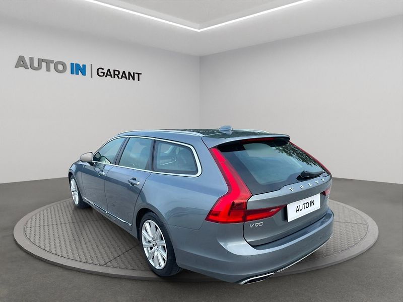 Volvo V90 (2018) D4, 140kW, Momentum - fotka 4 z 28