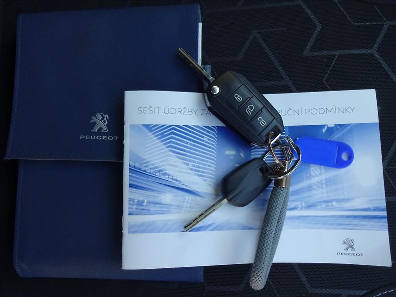 Peugeot 2008 1,2i 61kW - fotka 51 z 55