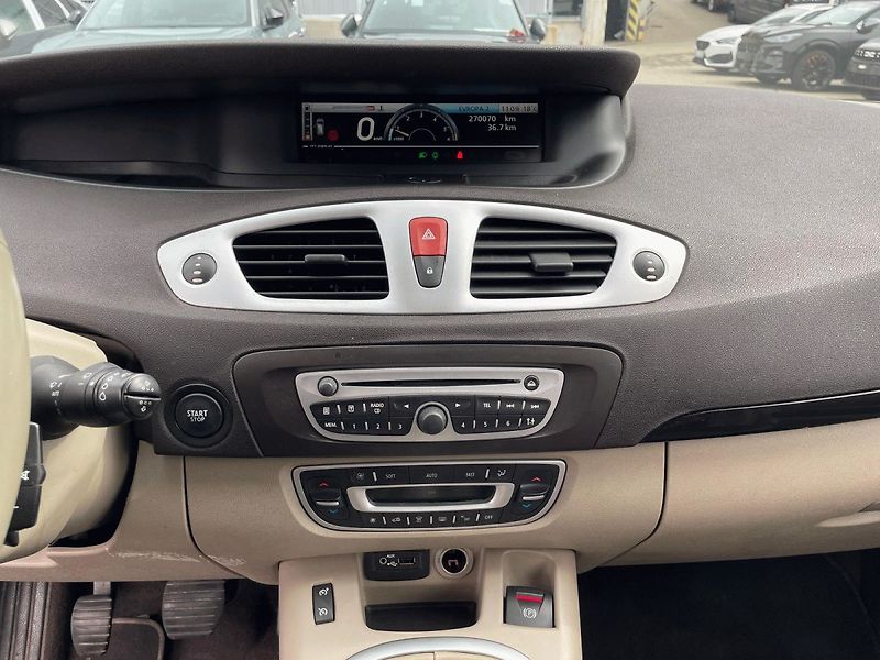 Renault Grand Scénic (2010) 1.5 dCi,78kW,ČR,AC - fotka 15 z 32