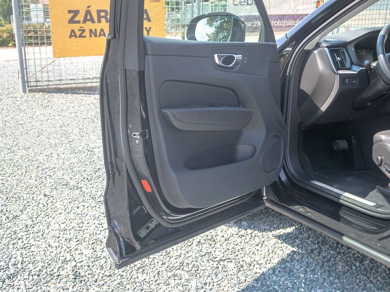 Volvo XC60 (2019) 2.0D 140KW mat – NAVI - fotka 12 z 51