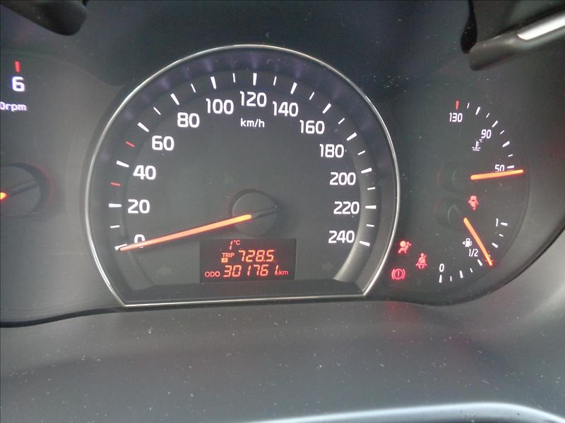 Kia Sorento 2,2 - fotka 14 z 19
