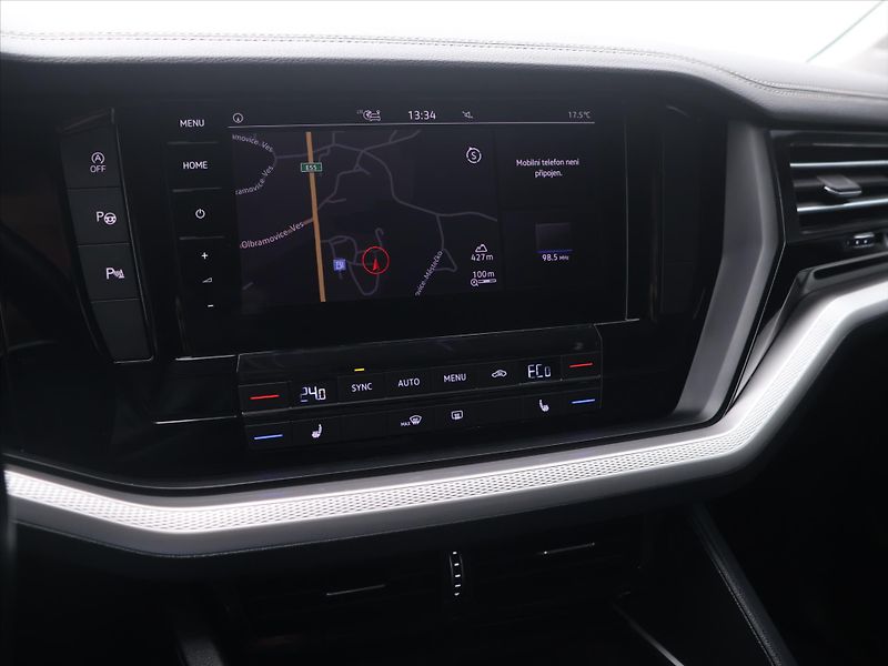 Volkswagen Touareg 3,0 V6TDI 170kW Aut.klima Tažn - fotka 18 z 30