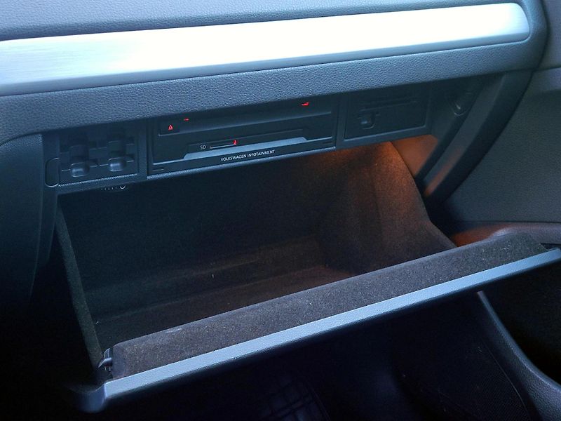 Volkswagen Golf CZ, VÝBAVA, SERV.KN.CEBIA      - fotka 47 z 74