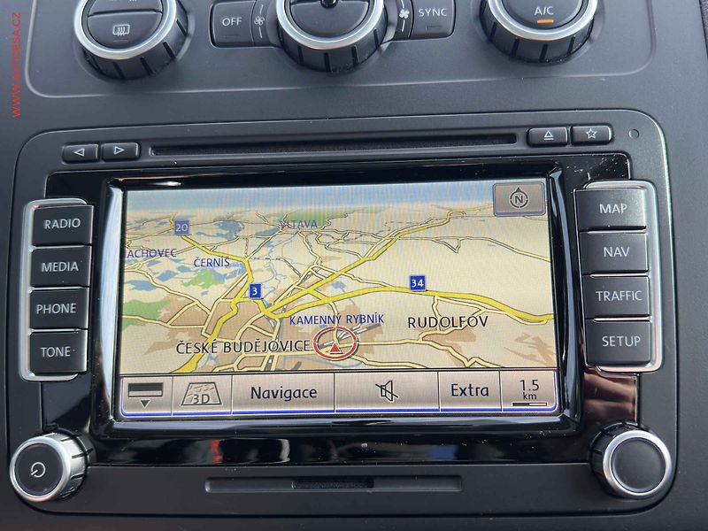 Volkswagen Touran (2014) 2.0 TDi, CUP, bixen, panor - fotka 17 z 25