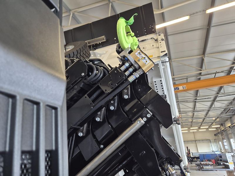 MAN TGS 33.520 6x6 RUKA HIAB SKLÁPĚČ  - fotka 28 z 39