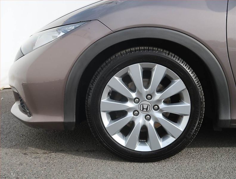 Honda Civic (2012) 1.4 i-VTEC, Tempomat - fotka 14 z 18