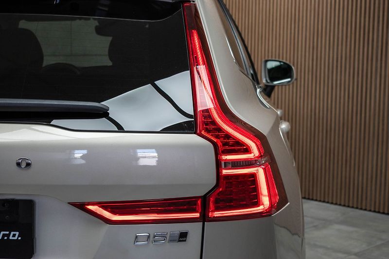 Volvo XC60 D5 AWD INSCRIPTION DPH*ČR 1.M* - fotka 40 z 44